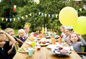 carte blanche and co anniversaire 300x207 Bienvenue
